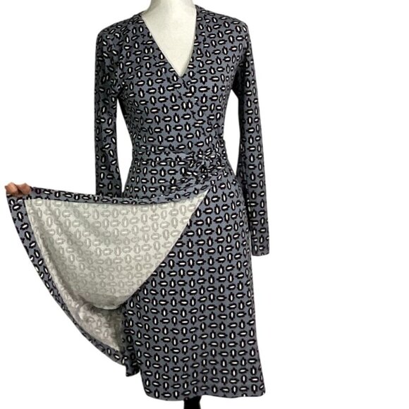 Ann Taylor Hazy Blue Tossed Leaf Wrap Dress, size 4, 95% Polyester, 5% Spandex - Picture 7 of 15